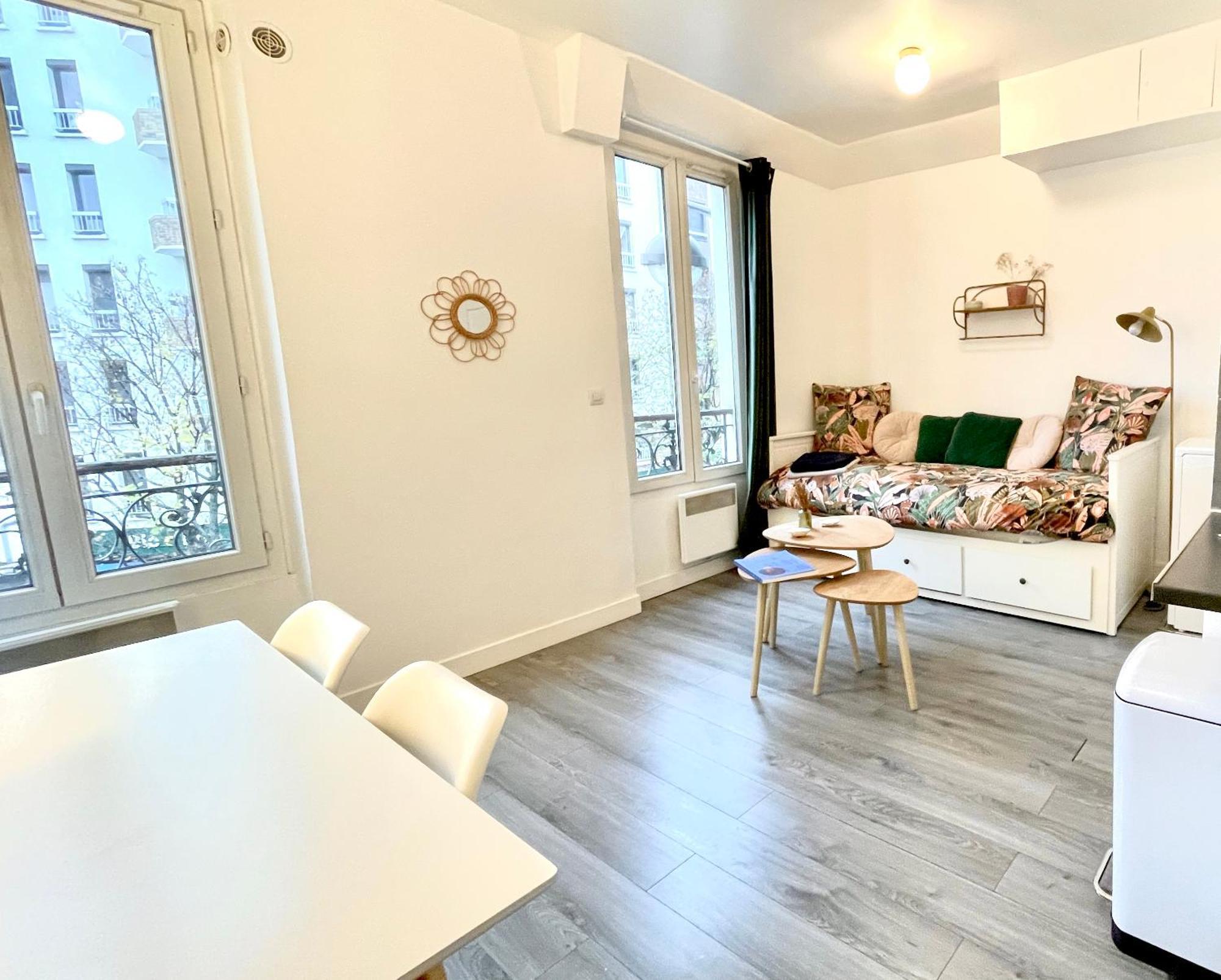 Charming Bright Sunny Near Canal St Martin Appartement
