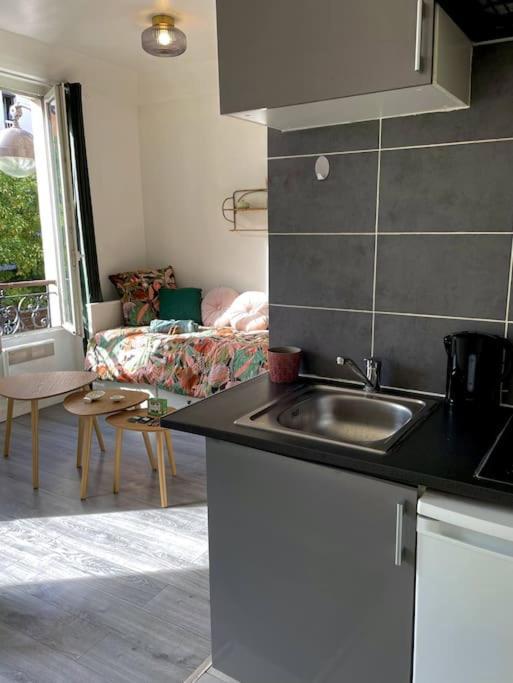 Charming Bright Sunny Near Canal St Martin París